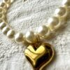 collier de perles avec pendentif cœur doré