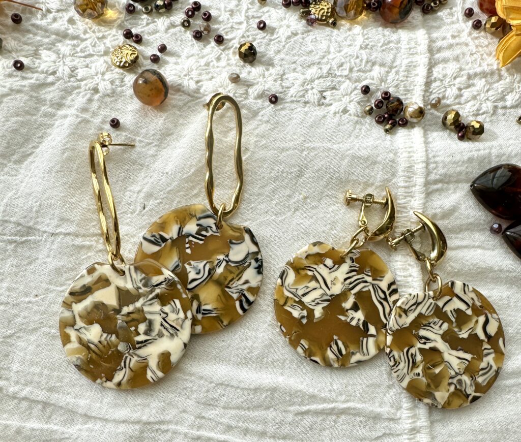 boucles d'oreilles en acétate et acier inoxydable