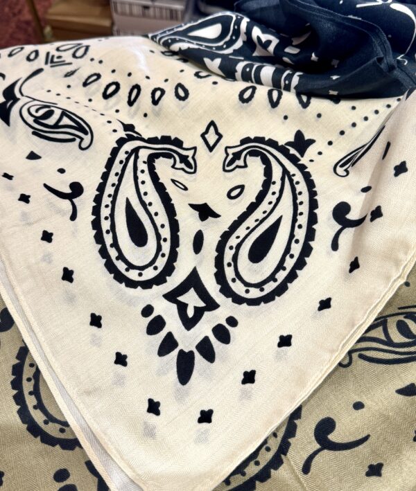 Foulard imprimé bandana 90x90 – Image 4